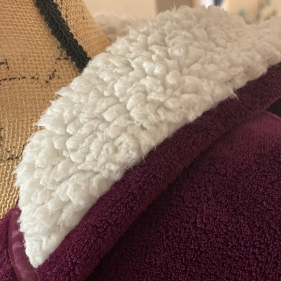Victoria’s Secret Robe Sherpa Lined Size SP BURGUNDY WINE COLOR Excellent Con… - Picture 7 of 7